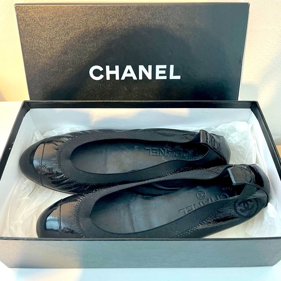 Chanel Women's Black Leather Cap Toe Ballet Flats CC Size 38 Like New - Picture 2 of 8